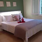 Olive Garden بيت خشبي *